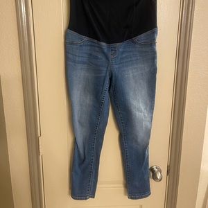 Isabel maternity capris.